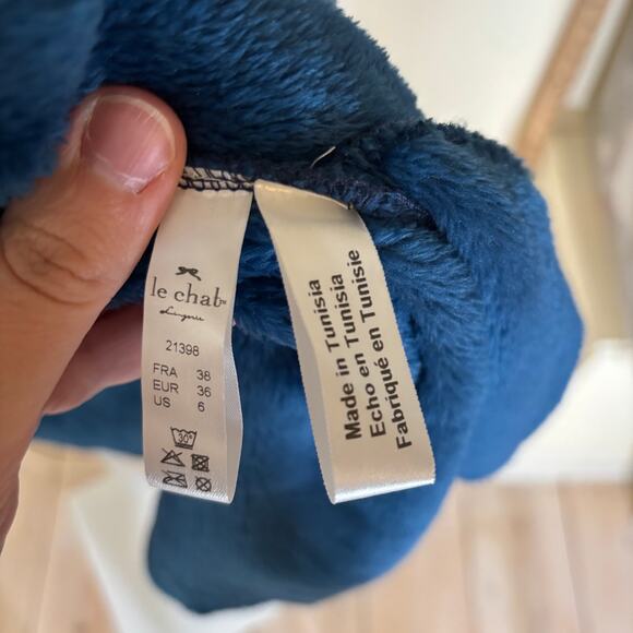 Le Chat Homewear EUC Women's Blue Faux Fur Open Cardigan Size 6 - Picture 3 of 4